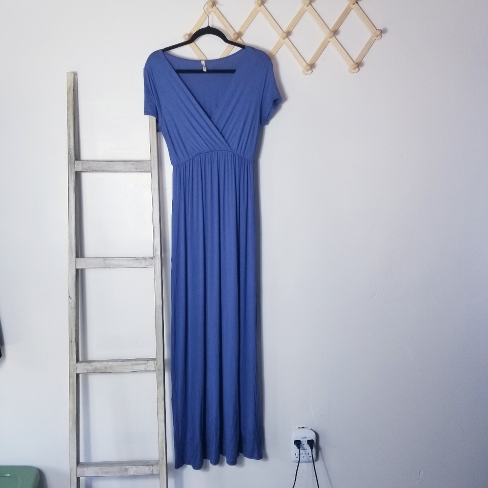 MOTHER BEE MATERNITY SHADE OF BLUE MAXI DRESS SHORT SLEEVES SIZE MEDIUM